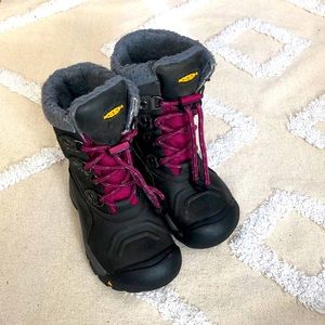 Keen kids snow boots